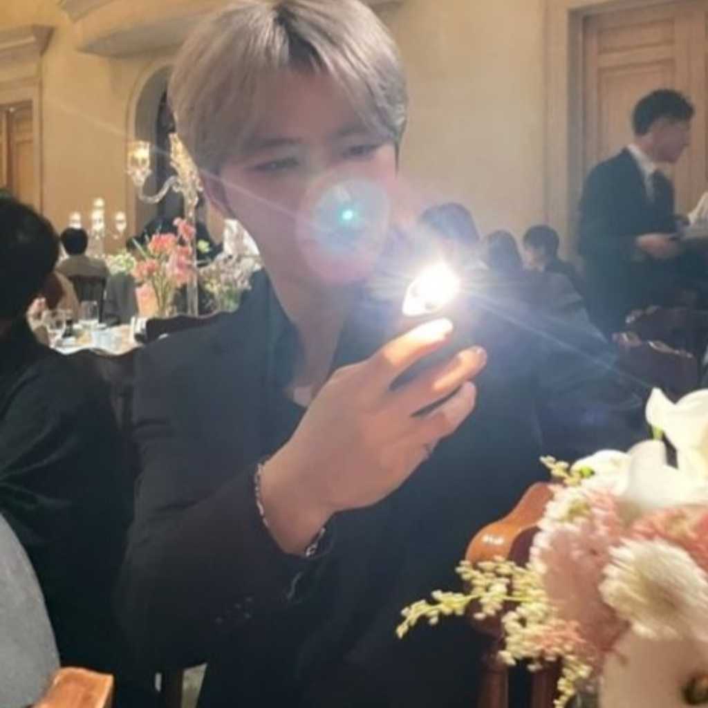 ジェジュン、ジュンスの双子の兄の結婚式に出席！ブーケを受け取り大盛り上がり？