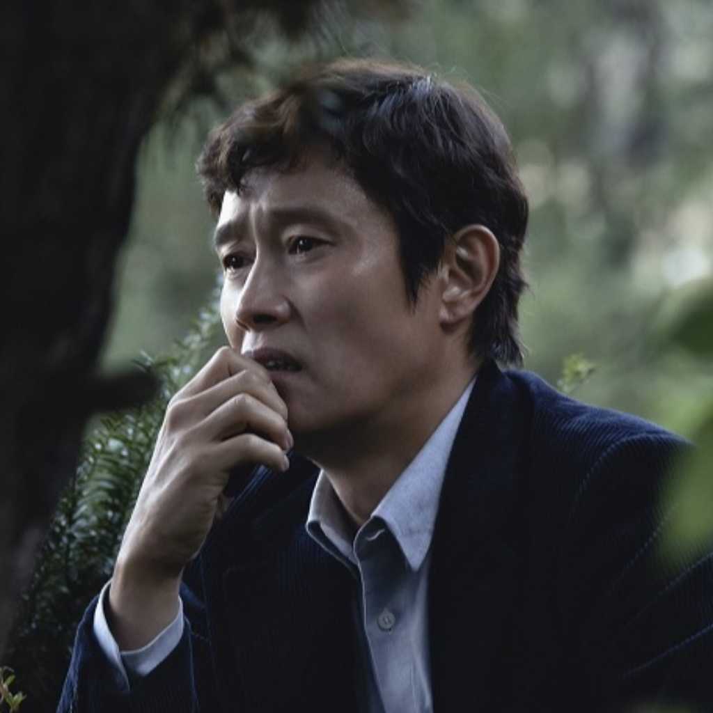 イ・ビョンホン、芸歴35年にして初！？映画「しあわせな選択」で見せるコミカル演技に反響！著名人らのコメントも