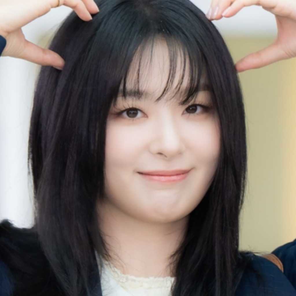 【PHOTO】Red Velvet スルギ、ファッションショーのためフランスへ出国