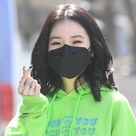 【PHOTO】アイリン、ラジオ出演のため放送局へ…どんなフッションでも目を引く完璧なスタイル