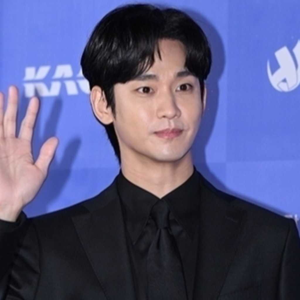 “活動再開”キム・スヒョン、約1年5ヶ月ぶりにファンの前に登場!インドネシアの生放送特番でステージも披露