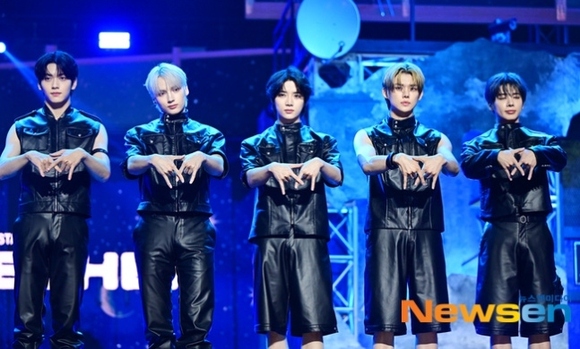防弾少年団(BTS) - TXT TOMORROW X TOGETHER ユニフォーム 防弾少年団(BTS) - TXT TOMORROW X TOGETHER ユニフォーム