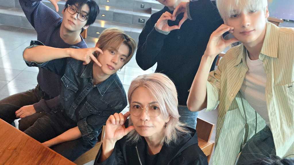 TOMORROW X TOGETHER、HYDEと記念ショット！「かわいこちゃん達」呼びが話題に