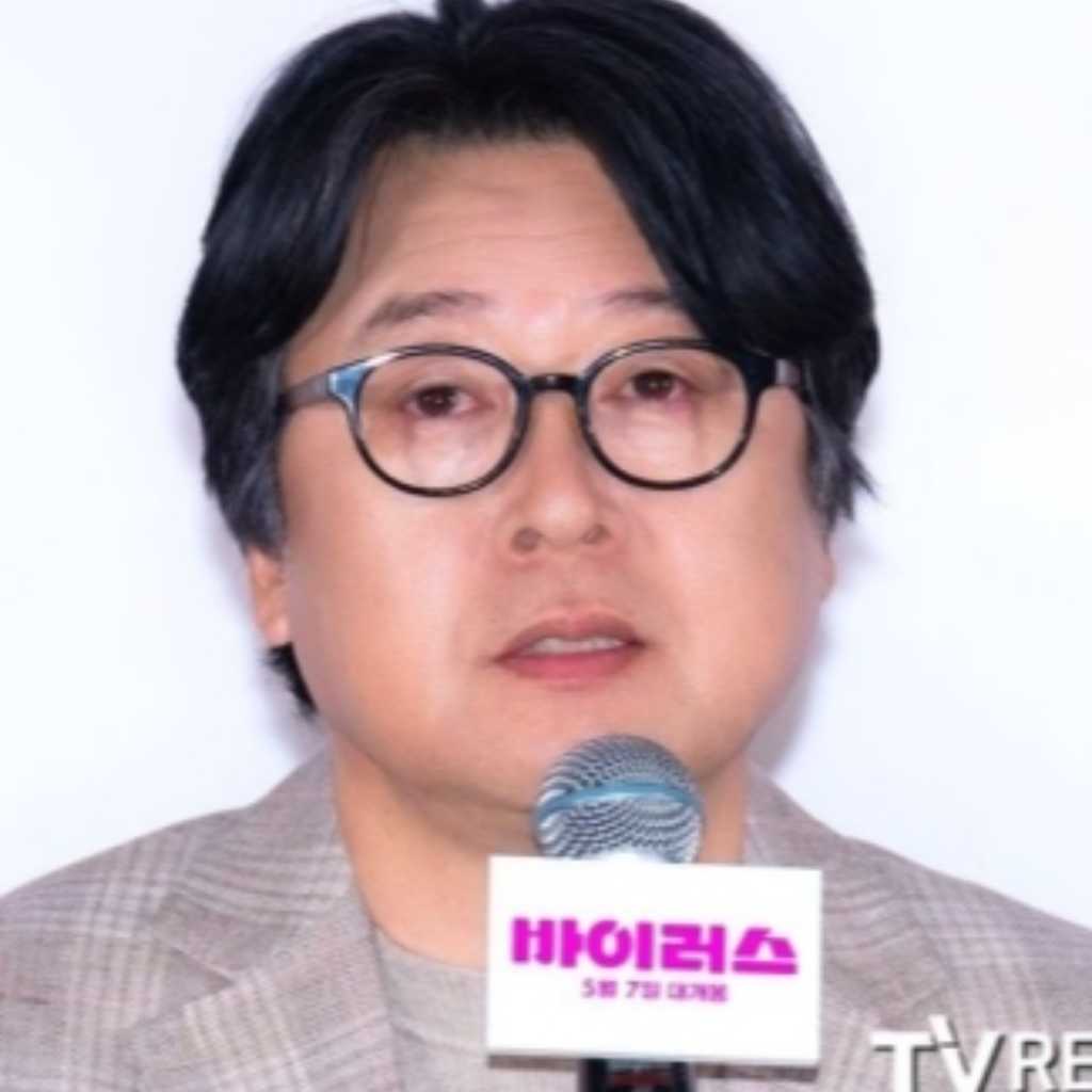 キム・ユンソク、ペ・ドゥナとのキスシーンについて語る「アクションシーンみたいだった」