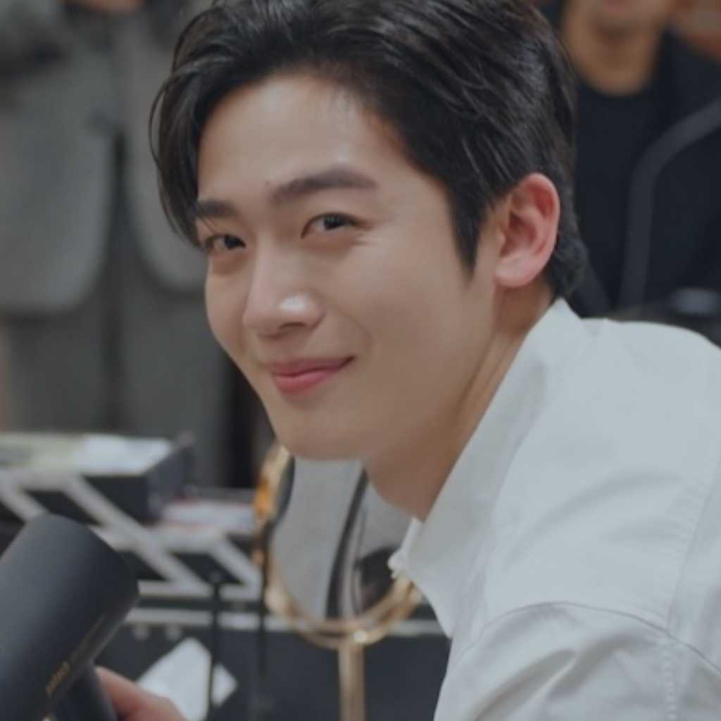 キム・ヨハンを“国宝級イケメン”と大絶賛!メイクアップクリエイターGYUTAE「第4次恋愛革命」をテーマにピンクメイク披露