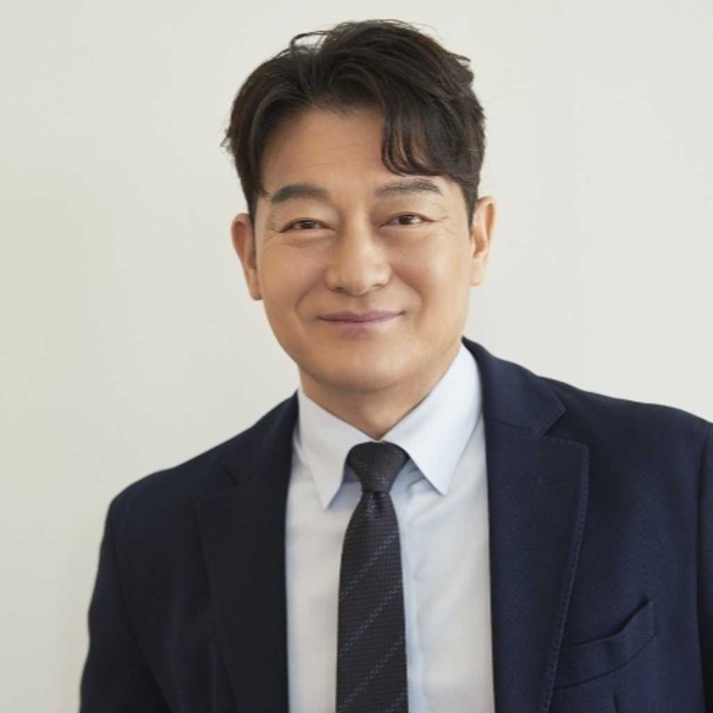 「カマキリ」チョ・ソンハ“ピョン・ヨンジュ監督との再会を13年間待っていた…本当に幸せ”