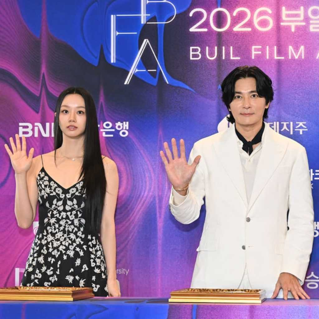 【PHOTO】Girl's Day ヘリ&チャン・ドンゴンら「釜日映画賞」ハンドプリンティングイベントに出席