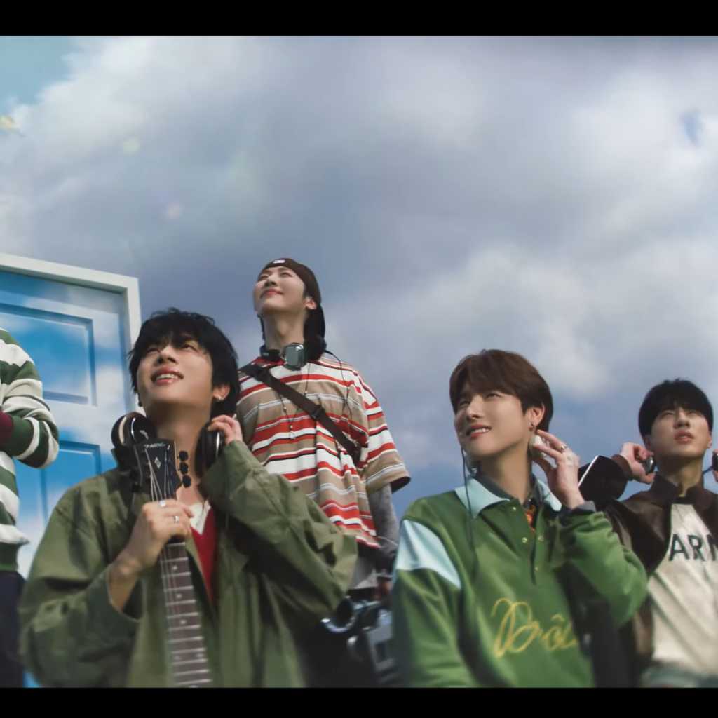 ONEWE、タイトル曲「迷路(MAZE)」MV公開…キャッチーな音楽と遊び心ある演出に注目