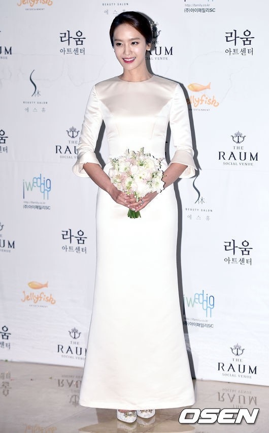 Photo 本日結婚 パク ジョンア 挙式前のフォトタイムに登場 美しい5月の花嫁 Kstyle Photo 本日結婚 パク ジョンア 挙式前のフォトタイムに登場 美しい5月の花嫁 Kstyle