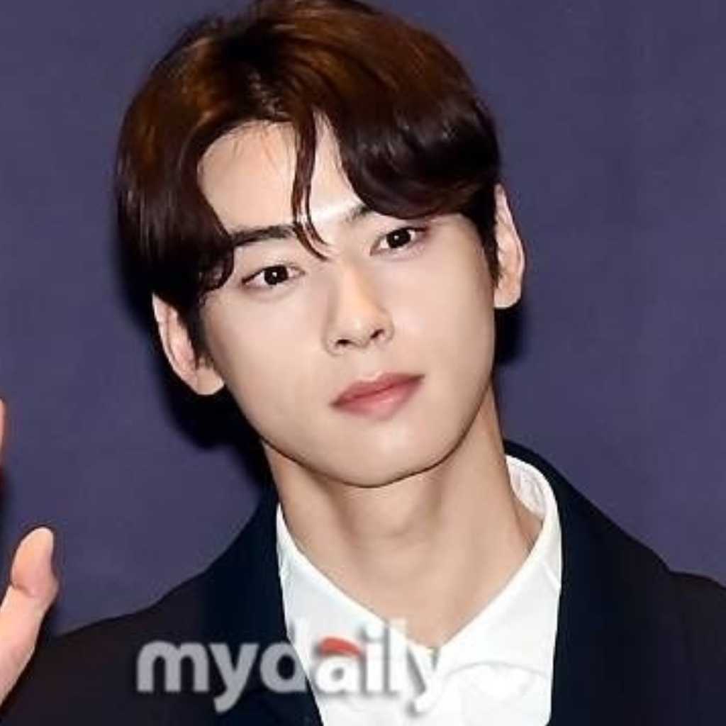 “入隊中”ASTRO チャウヌ、ファンと電話!?恋人のようなメッセージも…異色のプロモーションが話題