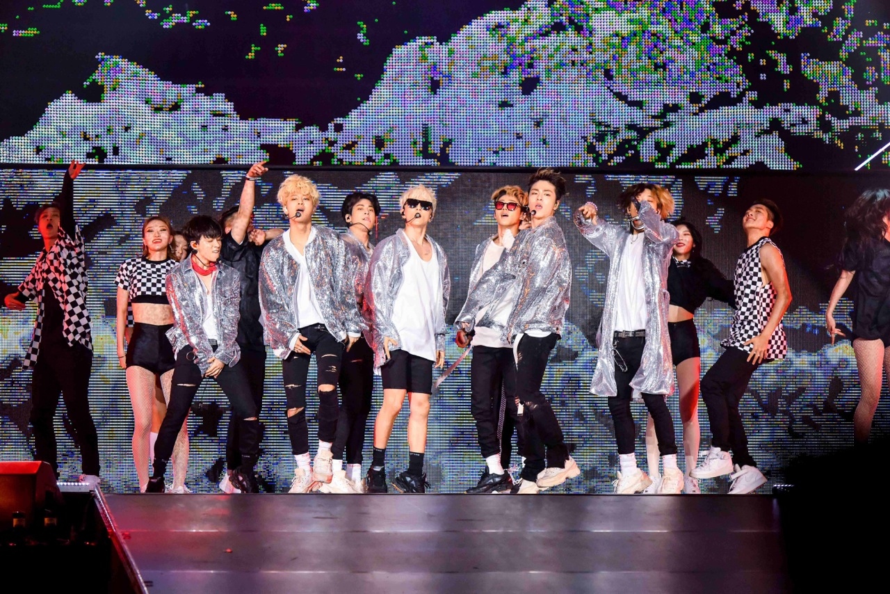iKON、日本ドームツアーが遂に開幕！新曲「BLING BLING」も初披露 - Kstyle