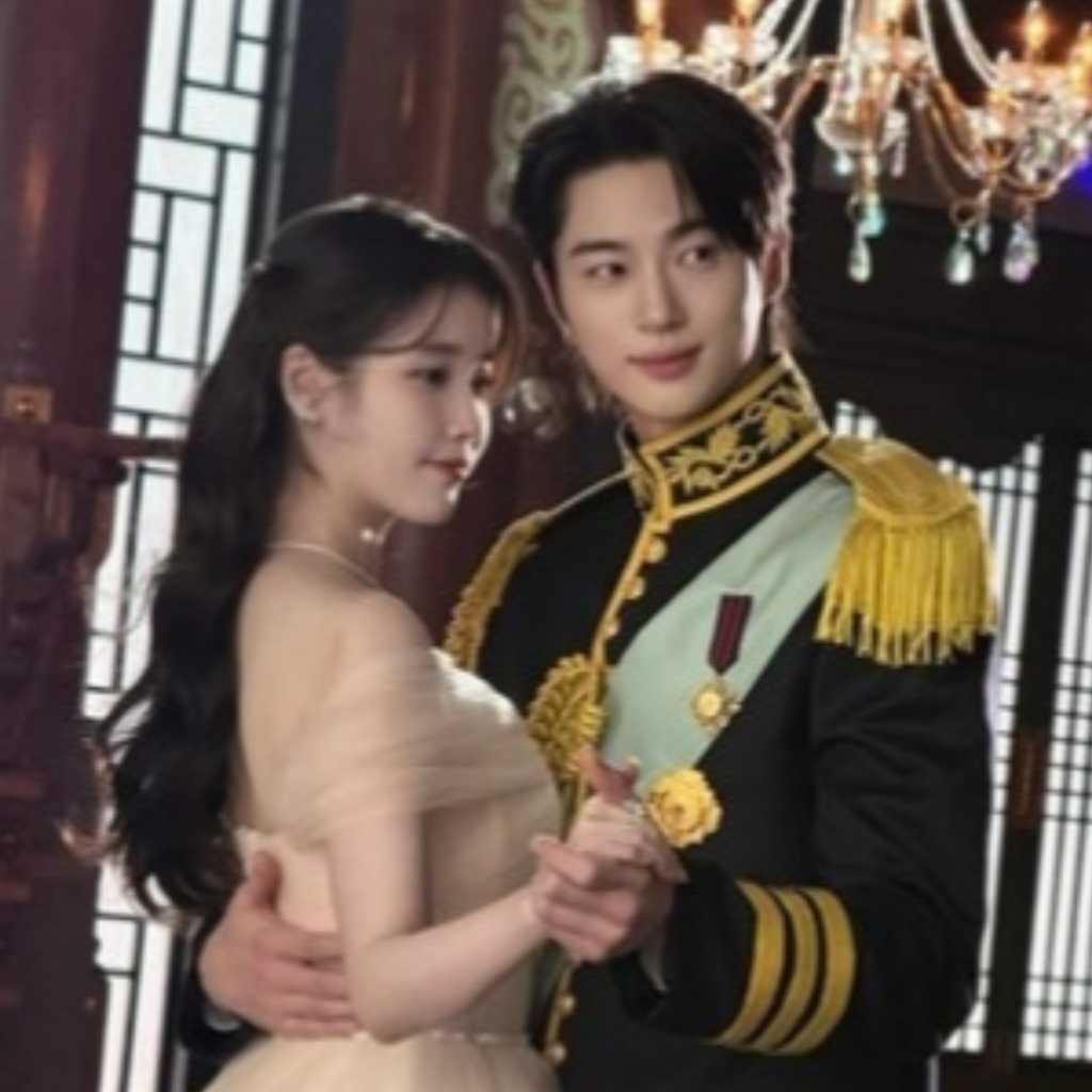 ビョン・ウソク、IUとの超密着ショットも！ドラマ「21世紀の大君夫人」撮影現場での写真を公開