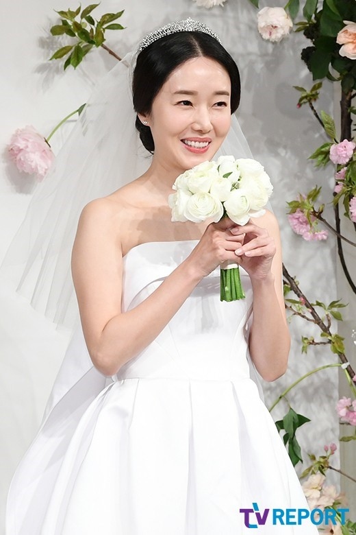Photo イ ジョンヒョン 結婚記念記者会見に登場 幸せいっぱいの笑顔 Kstyle
