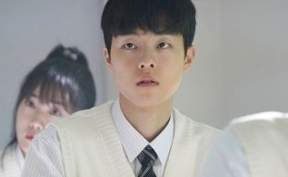 新人俳優キム・ドンフィ、映画「不思議の国の数学者」でスクリーンデビュー！成績で悩む高校生に変身