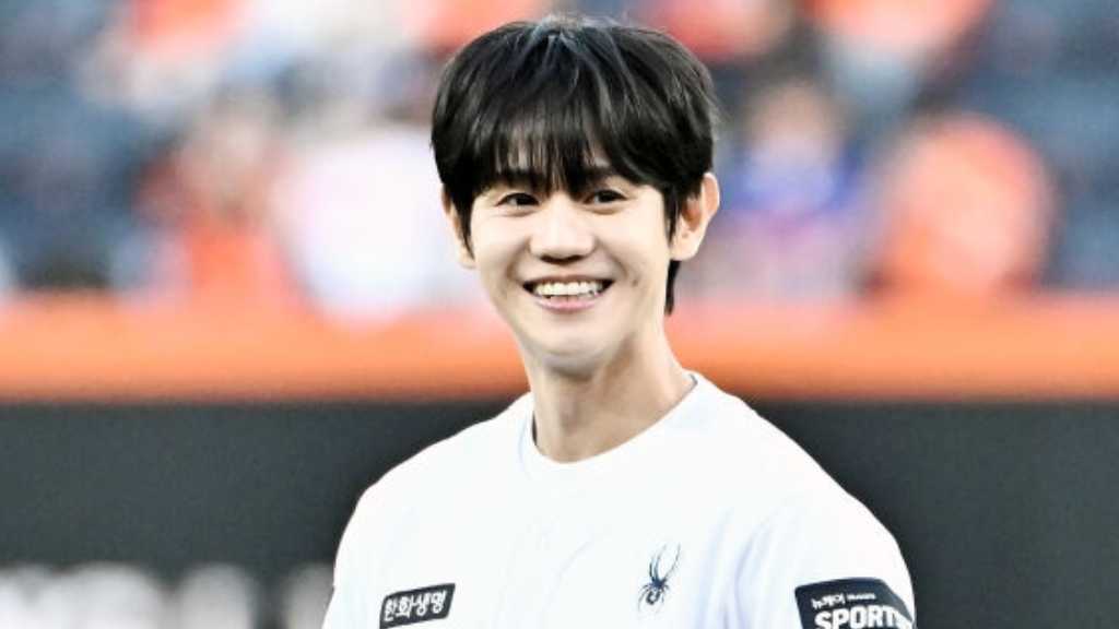 【PHOTO】Highlight ヤン・ヨソプ、始球式に登場…見事な投球フォーム