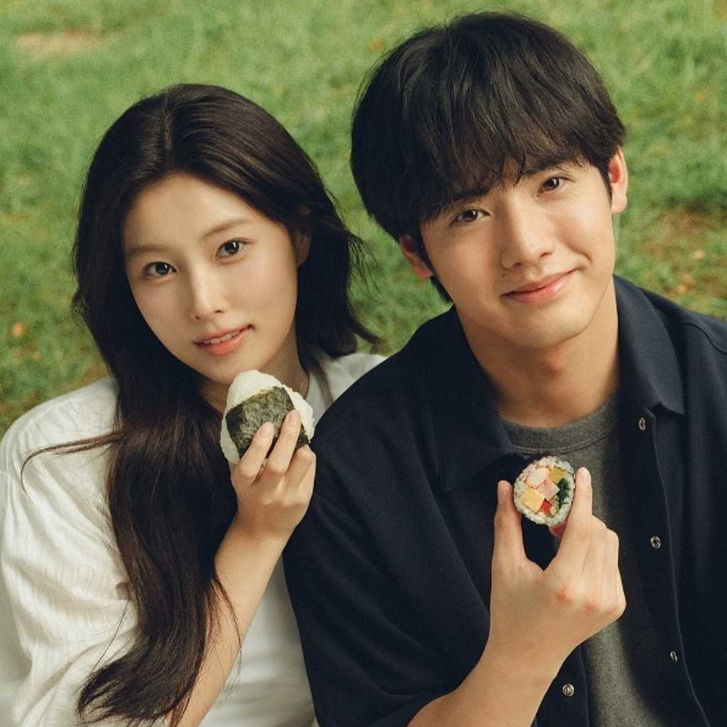 IZ*ONE出身カン・ヘウォン&赤楚衛二出演の新ドラマ「キンパとおにぎり」メインビジュアル解禁!韓国から追加キャストも