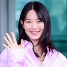 【PHOTO】シン・ミナ、ファッションショーのためフランスへ出国…キュートな笑顔