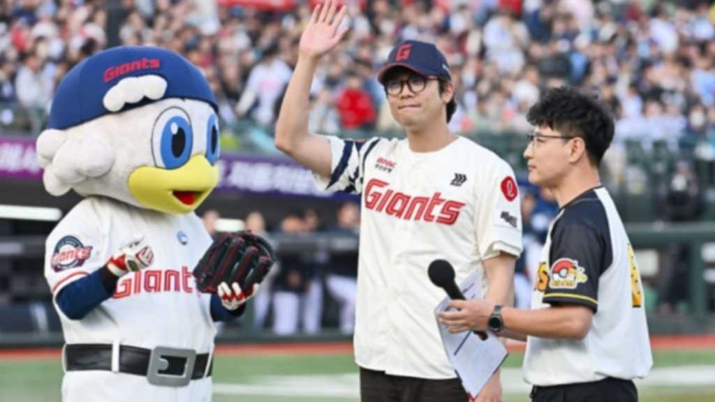 【PHOTO】チェ・ダニエル、始球式に登場…豪快な投球を披露