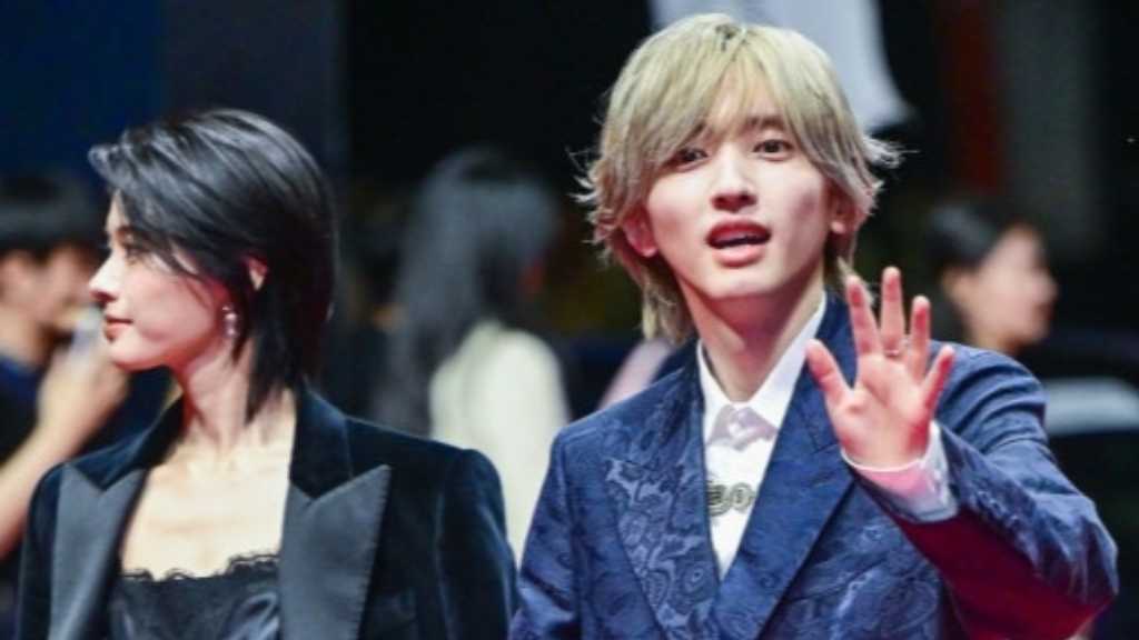 【PHOTO】なにわ男子 道枝駿佑＆安斉星来ら「釜山国際映画祭」開幕式のレッドカーペットに登場