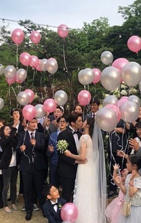 チャン シニョン カン キョンジュン 結婚式の写真をサプライズ公開 あふれる幸せオーラ Kstyle