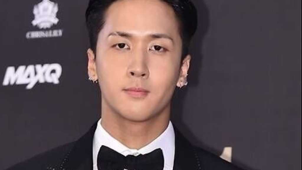 “兵役逃れの騒動を謝罪”元VIXX ラビ、本格的に活動再開へ…ファッションブランドのイベントに登場