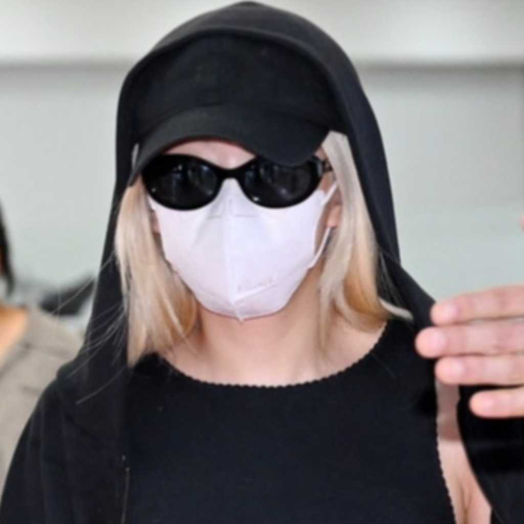 【PHOTO】BLACKPINK ロゼ、日本でのスケジュールを終えて帰国（動画あり）