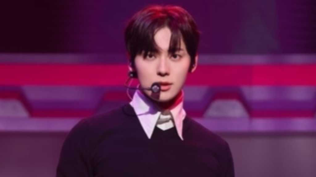 ファン・ミンヒョン、未公開曲やWanna One＆NU'ESTのダンス披露も！召集解除後初の韓国ファンミが大盛況