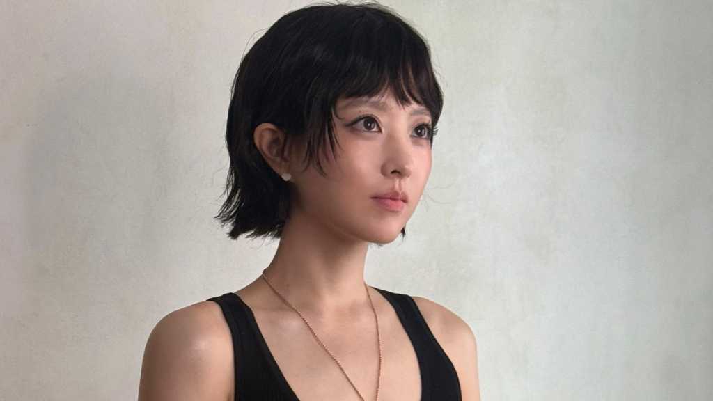 パク・ボヨン、ショートヘアに大胆イメチェン!ノースリーブ着用でシックなオーラ披露