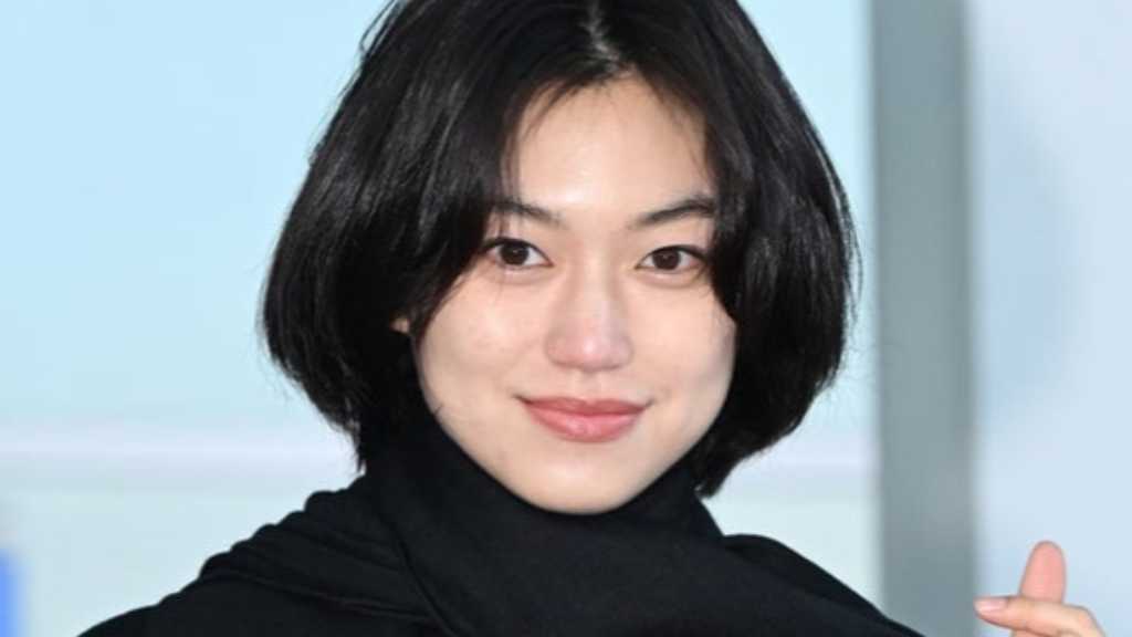 【PHOTO】元Weki Meki キム・ドヨン、海外スケジュールのため出国