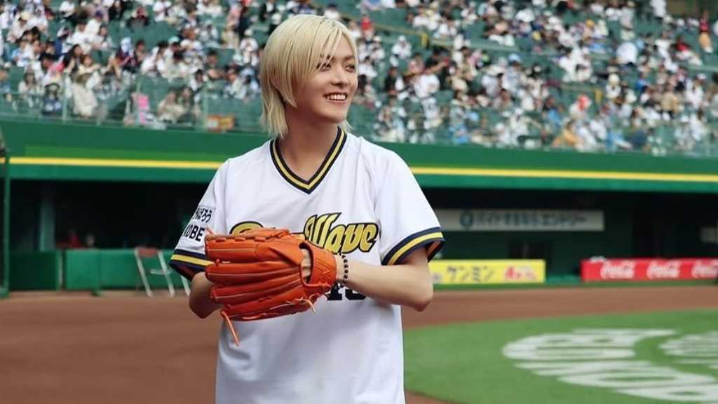NCT ユウタ、オリックス戦の特別始球式に登場！ユニフォーム姿で記念ショット