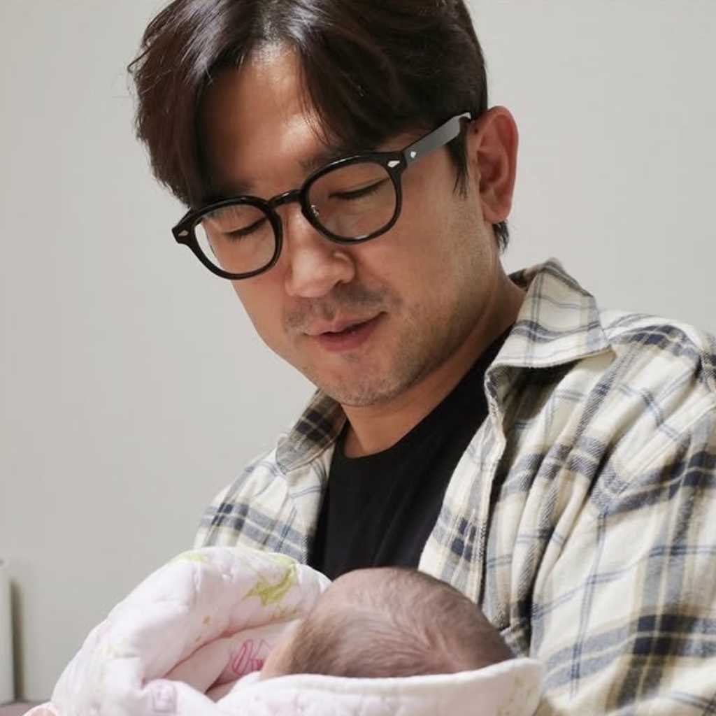 神話 ミヌ、生まれたばかりの娘を抱いて喜び…家族への愛情アピール「4人で幸せになろう」