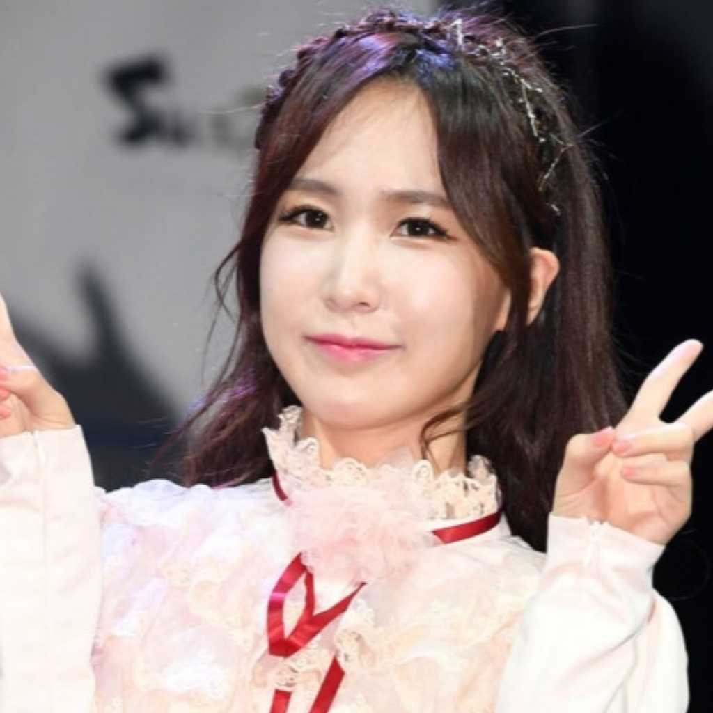子宮頸がん闘病を乗り越え…CRAYON POP ホ・ミンジン、奇跡的な双子の妊娠を報告
