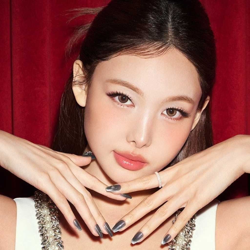 TWICE ナヨンがミューズの韓国発ネイルブランド「FINGER SUIT」ホリデーコレクションが11月24日に発売