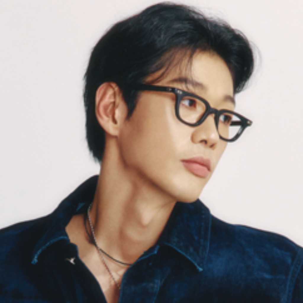 ムン・ユガン、俳優としての夢を明らかに…魅力的なグラビアも公開