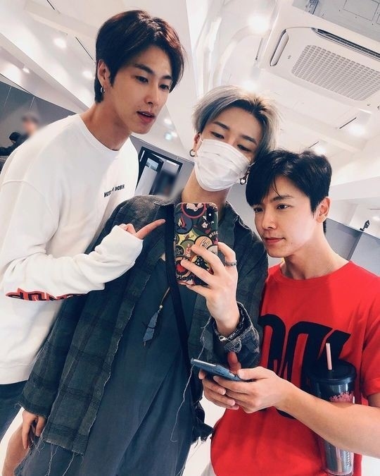 東方神起 ユンホ Super Junior イェソン ドンヘ イケメン3人の近況ショットが話題 同期たち Kstyle
