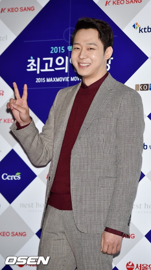 Photo Jyj ユチョン 最高の映画賞 授賞式に出席 明るい笑顔でピース Kstyle