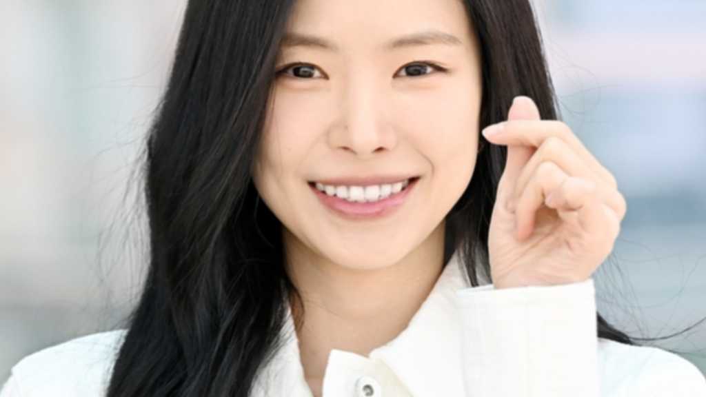 【PHOTO】元Apink ソン・ナウン、海外スケジュールのためアメリカへ出国