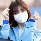 【PHOTO】パク・ハソン、ラジオ番組の収録に参加…爽やかな色のコート＆細いウエストに注目