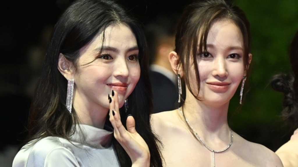 【PHOTO】ハン・ソヒ＆チョン・ジョンソ「釜山国際映画祭」開幕式のレッドカーペットに登場（動画あり）