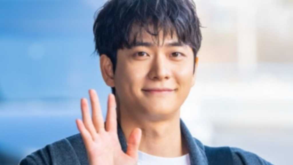 【PHOTO】カン・テオ、ファンミーティングのため日本へ出国