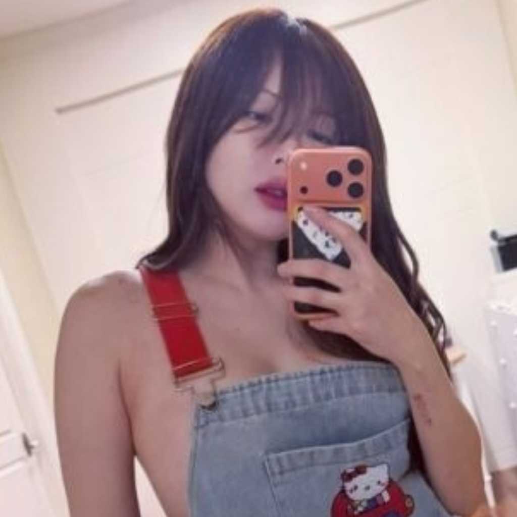 キム・ヒョナ、大胆なノーブラ姿も…妊娠説浮上後のセルフショットに注目