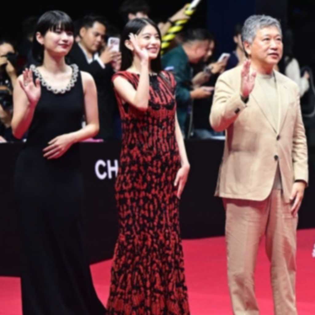 【PHOTO】是枝裕和監督＆出口夏希ら「釜山国際映画祭」開幕式のレッドカーペットに登場