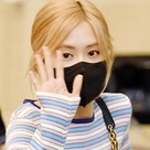 【PHOTO】BLACKPINK ロゼ、京セラドーム大阪公演のため日本へ出国（動画あり）