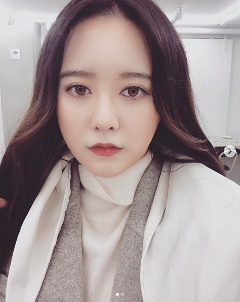 ク ヘソン 大人っぽくイメチェン 前髪なしのロングヘアに 成熟した雰囲気のセルフショットを公開 Kstyle