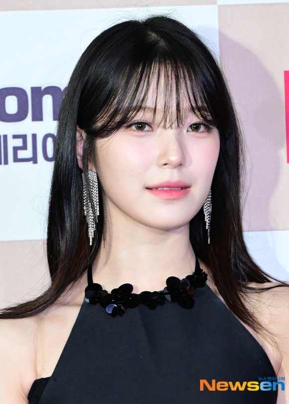 fromis_9 ペク・ジホン、メンバー5人の移籍説に本人も驚き…生