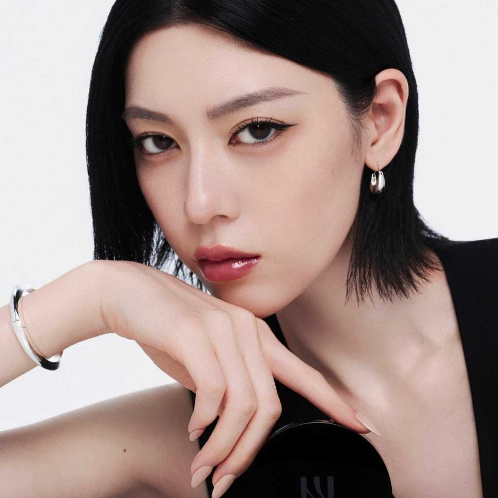 三吉彩花、韓国コスメブランド「HERA」ジャパンアンバサダーに就任！撮り下ろしビジュアル＆インタビューも公開