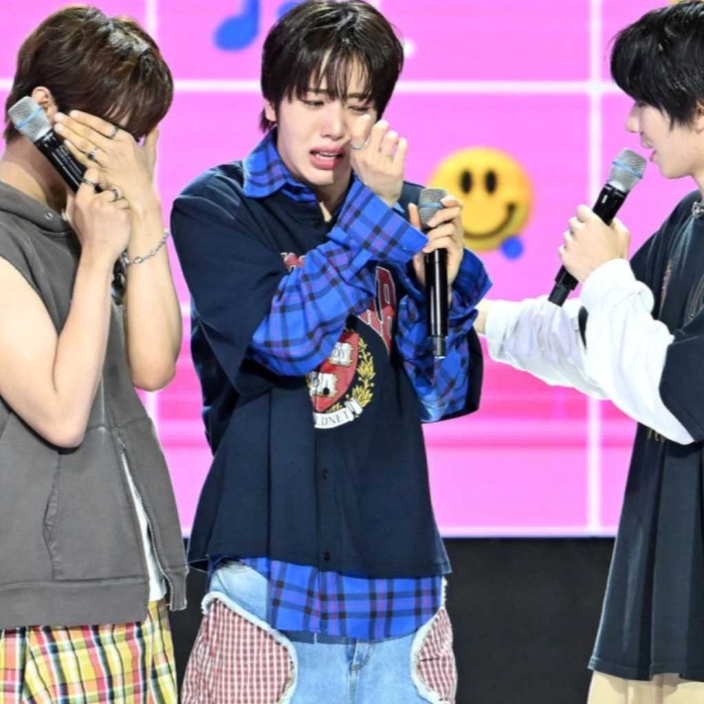 【PHOTO】思わず涙も…AHOF、7/8放送の「THE SHOW」で1位を獲得