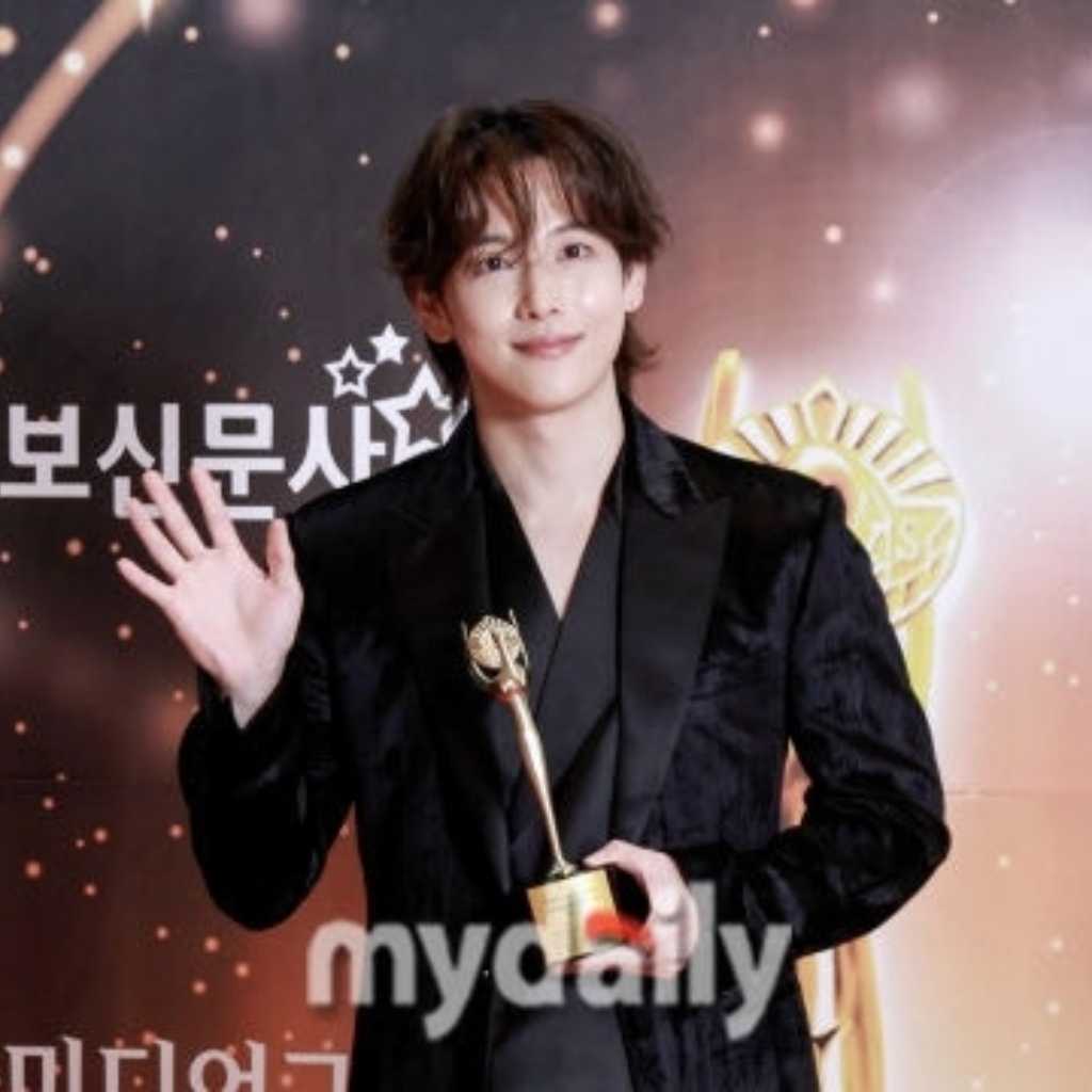 【PHOTO】イム・シワン&ソン・ウヨンヨら「第33回大韓民国文化芸能大賞」に出席