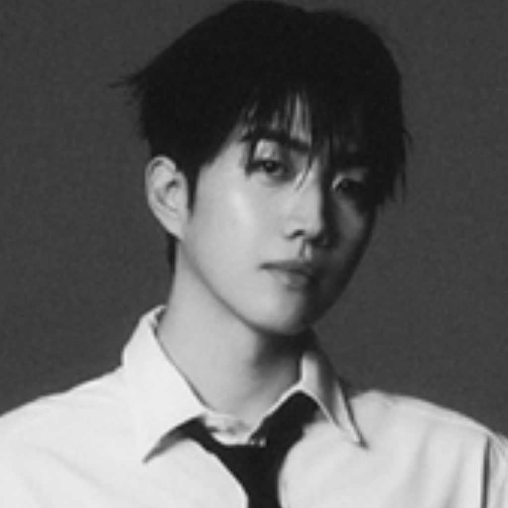 カン・フン、自由で個性溢れるグラビアを公開「演じていると幸せ」