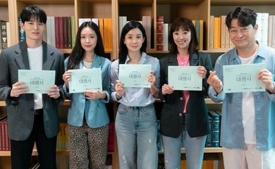 イ・ボヨン＆Apink ソン・ナウンら出演の新ドラマ「ポジション ～広告代理店の女王～」台本読み合わせ現場を公開